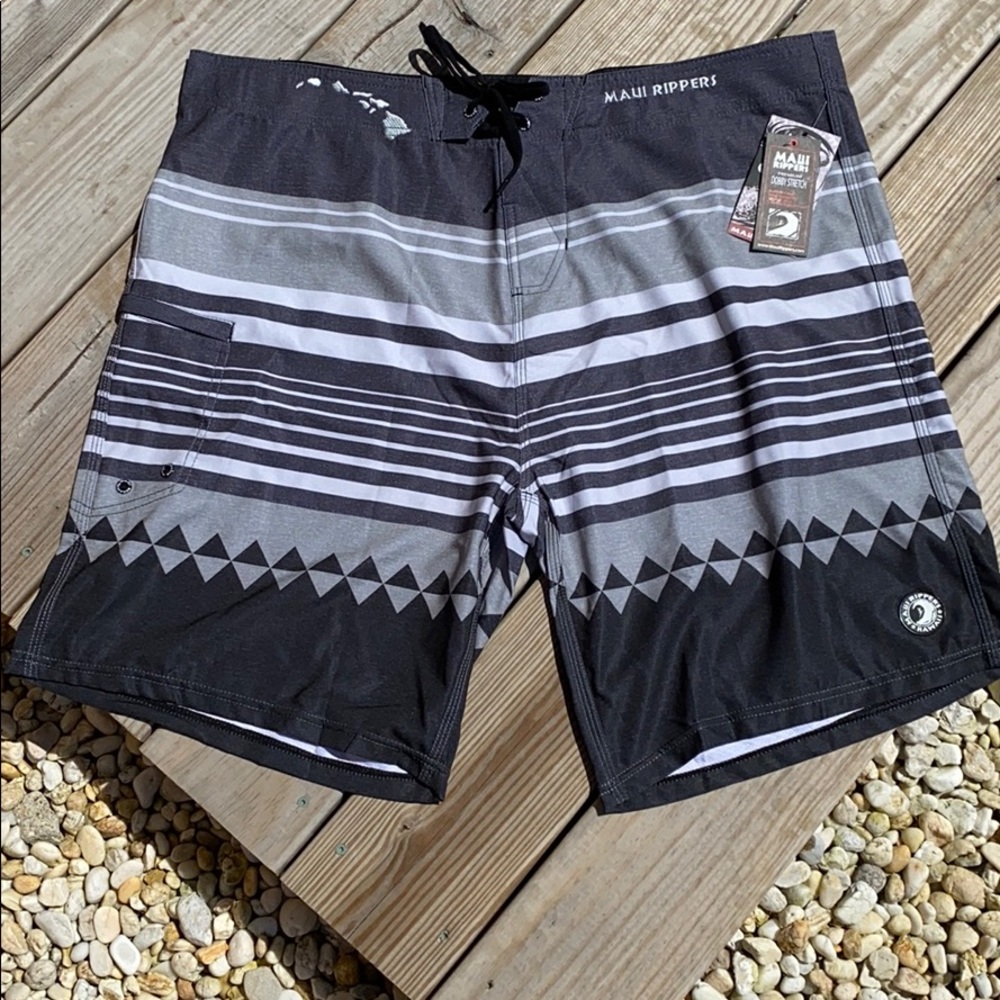 🏝SALE🏝MAUI RIPPERS Black + Gray Board Shorts